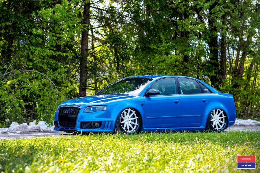  Audi RS4 Sedan on Vossen Wheels (VWS-1) 2016 года  (фото 1 из 24)